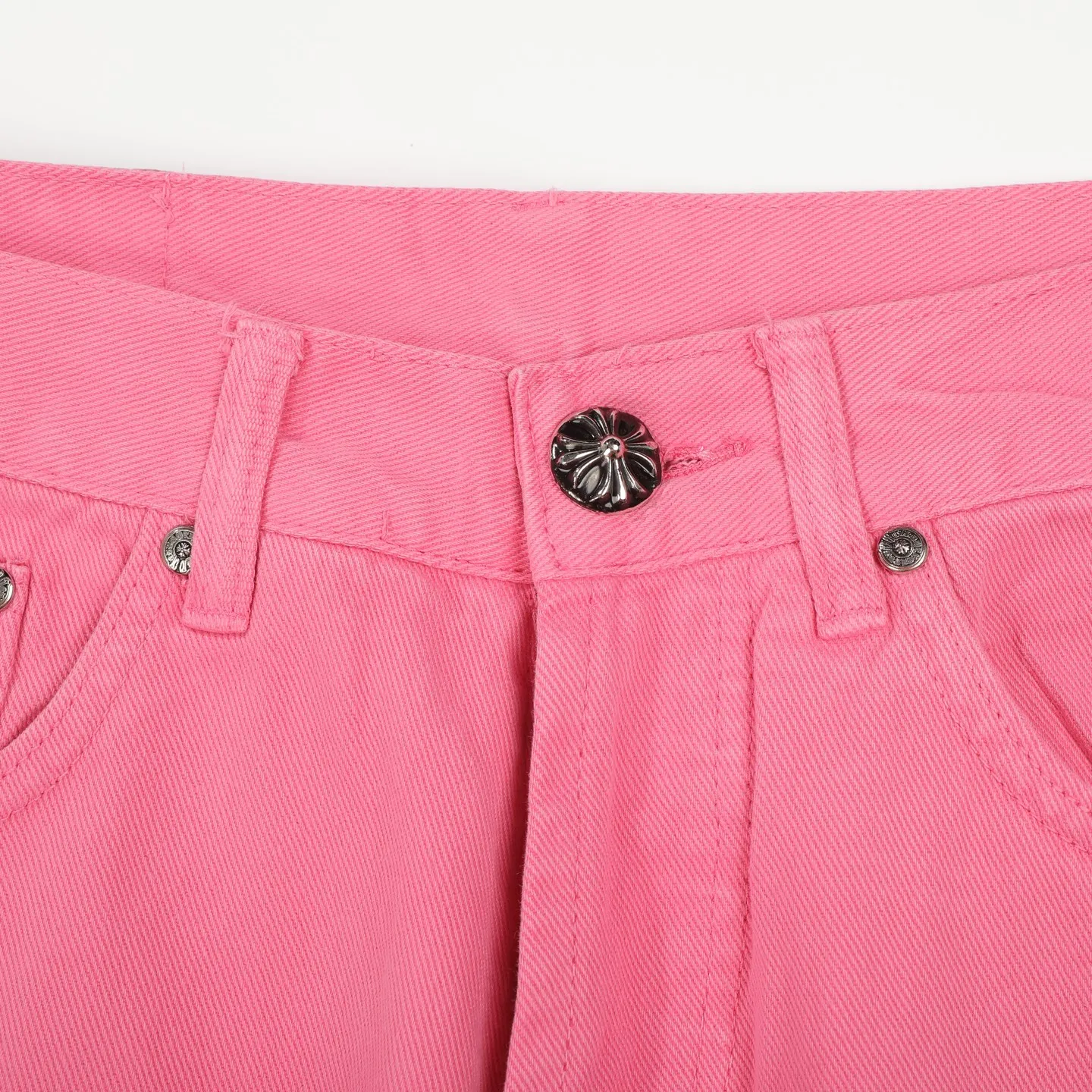P260 Chrome hearts｜ch Chrome Hearts Limited Barbie Pink Leather Jeans for Girls - Charming dopamine personalized jeans, indispensable for fashionistas, the same model for celebrities, and one touted by many bloggers. This new pair of pants is perfect in terms of shape and upper body. It is no exaggeration to say that making a pair of jeans is equivalent to making 20 short-sleeved pieces. The fabric is made of high-quality imported denim. It has a unique high-end texture. I am very satisfied with it after washing and proofing several times.  Color: Barbie Pink Size: 28/30/32/34 Waist: 74/76/78/80 Pants Length: 101/102/103/104